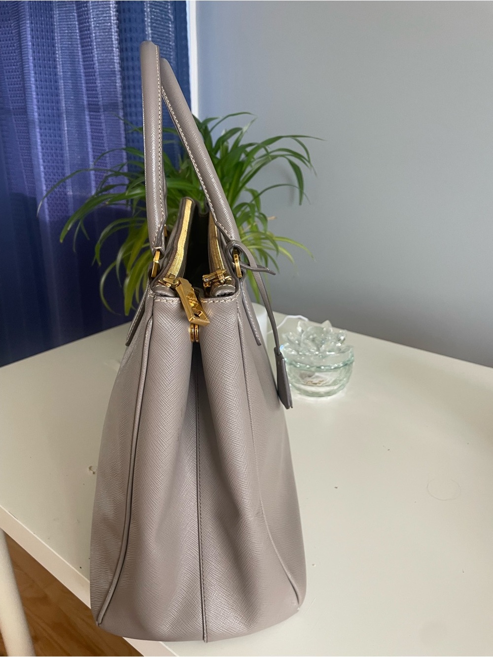 Authentic Prada Galleria Saffiano Leather Tote in grey gold hardware - Picture 7 of 8
